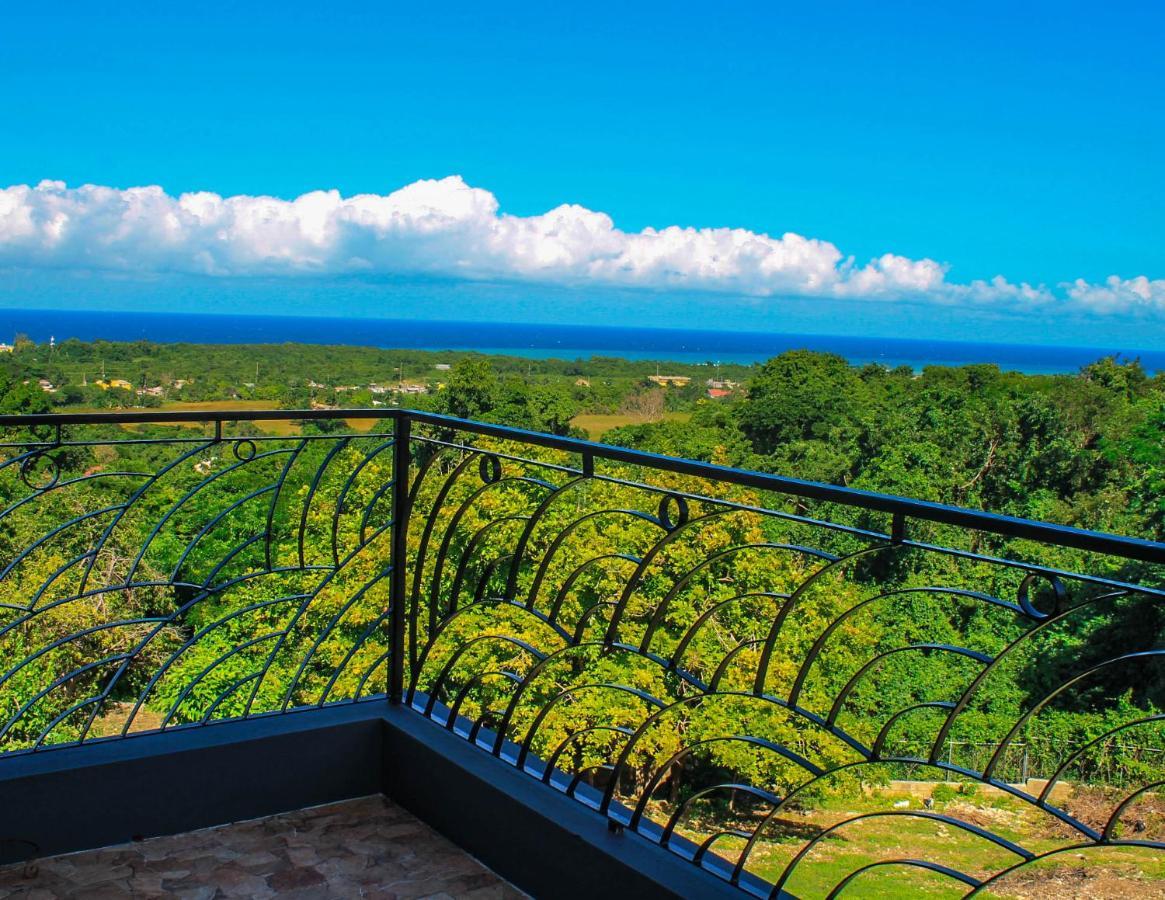 Runaway To Tranquility, Overlooking The Bay Runaway Bay Exterior photo